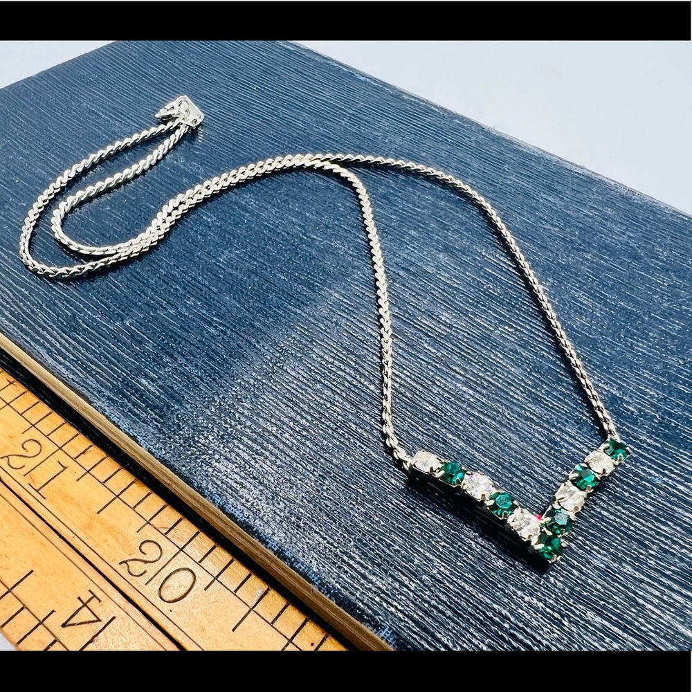 Vintage emerald green & clear rhinestone necklace silver chain 16”
